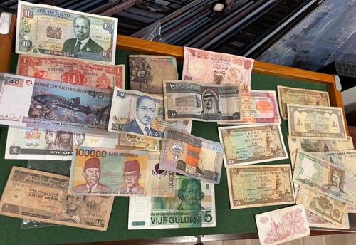 Group banknotes all - group, one